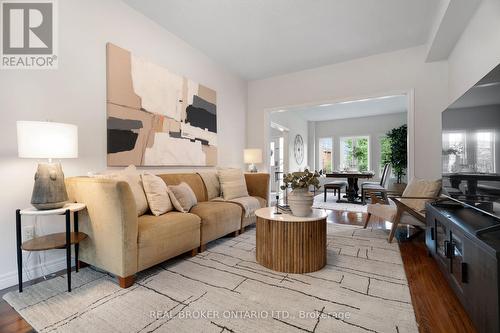 118 Bayview Avenue, Georgina, ON - Indoor Photo Showing Living Room