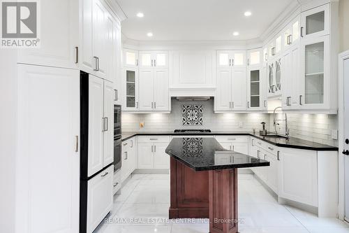 1081 Bomorda Drive, Oakville (College Park), ON - Indoor Photo Showing Kitchen With Upgraded Kitchen