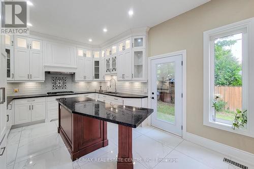 1081 Bomorda Drive, Oakville (College Park), ON - Indoor Photo Showing Kitchen With Upgraded Kitchen