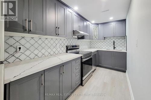 1081 Bomorda Drive, Oakville (College Park), ON - Indoor Photo Showing Kitchen With Upgraded Kitchen