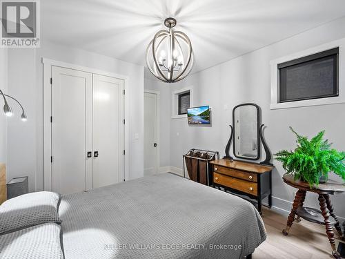 213 Caroline Street S, Hamilton, ON - Indoor Photo Showing Bedroom