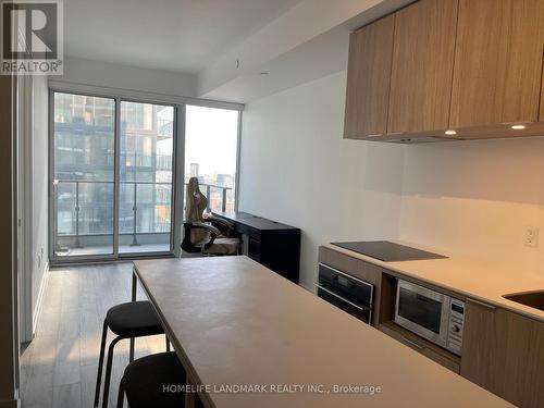 2908 - 77 Shuter Street, Toronto (Church-Yonge Corridor), ON - Indoor Photo Showing Kitchen