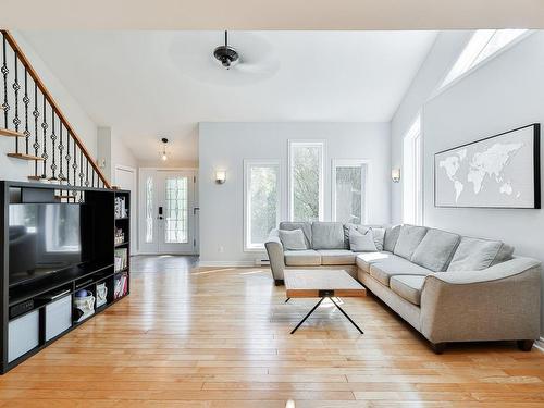 Living room - 108 Rue Des Pignons, Saint-Colomban, QC - Indoor Photo Showing Living Room