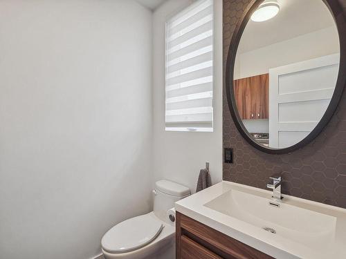 Powder room - 45 Rue Jean-Paul-Lemieux, Notre-Dame-De-L'Île-Perrot, QC - Indoor Photo Showing Bathroom