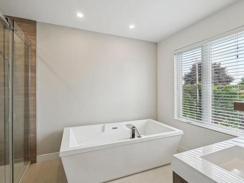 Ensuite bathroom - 45 Rue Jean-Paul-Lemieux, Notre-Dame-De-L'Île-Perrot, QC - Indoor Photo Showing Bathroom