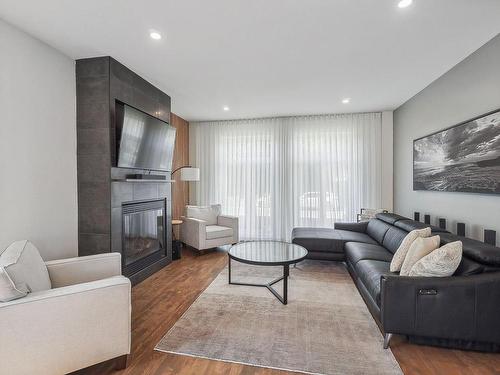 Living room - 45 Rue Jean-Paul-Lemieux, Notre-Dame-De-L'Île-Perrot, QC - Indoor Photo Showing Living Room With Fireplace