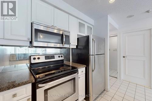 1009 - 10 Queens Quay W, Toronto (Waterfront Communities), ON - Indoor Photo Showing Kitchen