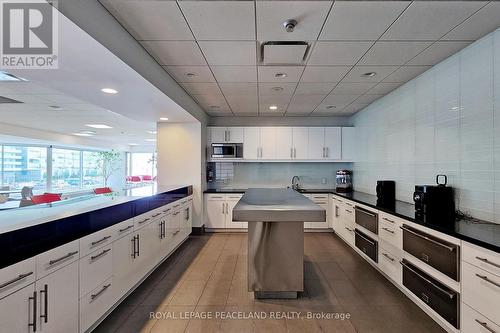 1009 - 10 Queens Quay W, Toronto (Waterfront Communities), ON - Indoor Photo Showing Kitchen With Upgraded Kitchen