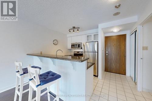 1009 - 10 Queens Quay W, Toronto, ON - Indoor Photo Showing Kitchen