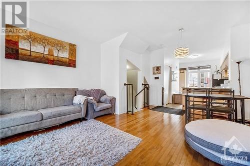 799 Montreal Road Unit#28, Ottawa, ON - Indoor Photo Showing Living Room