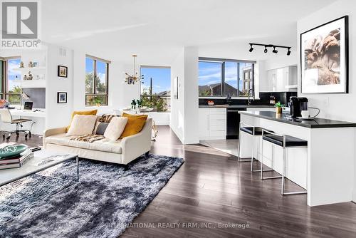 201 - 250 Queens Quay W, Toronto, ON - Indoor Photo Showing Living Room