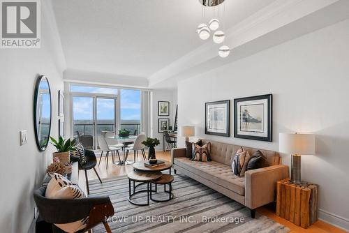 2005 - 7 North Park Road, Vaughan, ON - Indoor Photo Showing Living Room