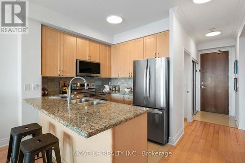 2005 - 7 North Park Road, Vaughan, ON - Indoor Photo Showing Kitchen With Stainless Steel Kitchen With Double Sink