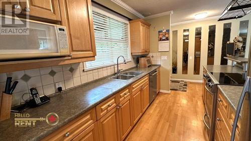 1440 Briarlynn Crescent, North Vancouver, BC - Indoor Photo Showing Kitchen With Double Sink