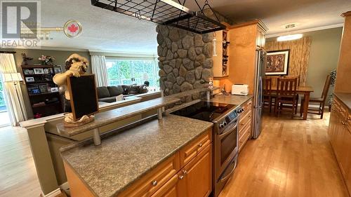 1440 Briarlynn Crescent, North Vancouver, BC - Indoor Photo Showing Kitchen