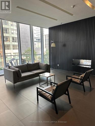 1808 - 15 Grenville Street, Toronto (Bay Street Corridor), ON - Indoor Photo Showing Living Room