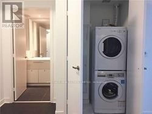 1808 - 15 Grenville Street, Toronto (Bay Street Corridor), ON - Indoor Photo Showing Laundry Room