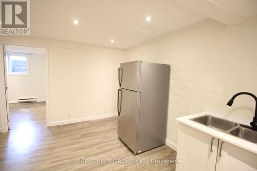 124 - 40 Summit Avenue, London, ON - Indoor Photo Showing Kitchen With Double Sink