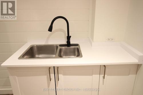 124 - 40 Summit Avenue, London, ON - Indoor Photo Showing Kitchen With Double Sink