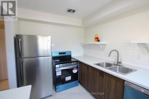 124 - 40 Summit Avenue, London, ON - Indoor Photo Showing Kitchen With Double Sink