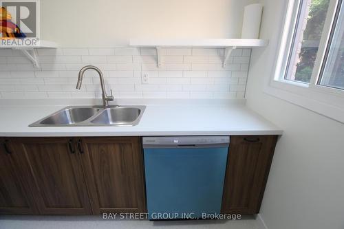 124 - 40 Summit Avenue, London, ON - Indoor Photo Showing Kitchen With Double Sink