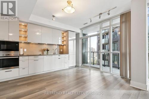 1901 - 32 Davenport Road, Toronto (Annex), ON - Indoor Photo Showing Kitchen