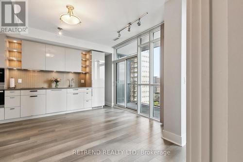 1901 - 32 Davenport Road, Toronto (Annex), ON - Indoor Photo Showing Kitchen