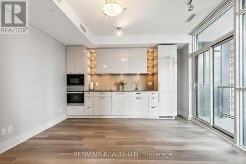 1901 - 32 Davenport Road, Toronto (Annex), ON - Indoor Photo Showing Kitchen