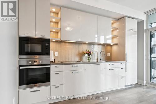 1901 - 32 Davenport Road, Toronto (Annex), ON - Indoor Photo Showing Kitchen