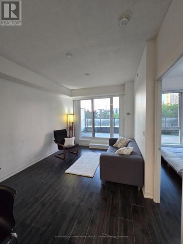 207 - 18 Rean Drive, Toronto (Bayview Village), ON - Indoor Photo Showing Living Room