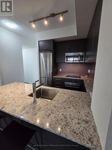 207 - 18 Rean Drive, Toronto (Bayview Village), ON - Indoor Photo Showing Kitchen With Upgraded Kitchen