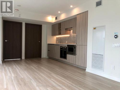 612 - 19 Bathurst Street, Toronto (Waterfront Communities), ON - Indoor Photo Showing Kitchen