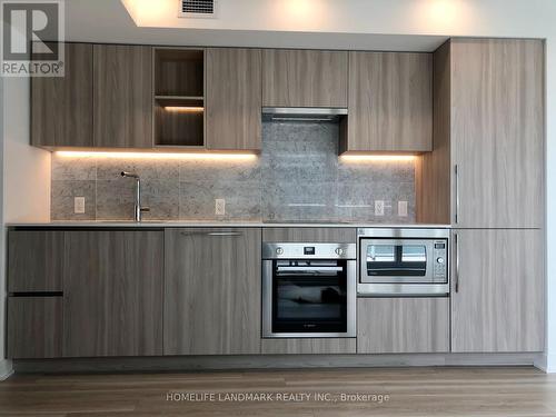 612 - 19 Bathurst Street, Toronto (Waterfront Communities), ON - Indoor Photo Showing Kitchen