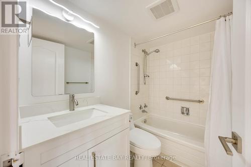 Ph 206 - 2 Westney Road N, Ajax, ON - Indoor Photo Showing Bathroom