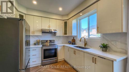 82 Edward Jeffreys Avenue, Markham, ON - Indoor Photo Showing Kitchen