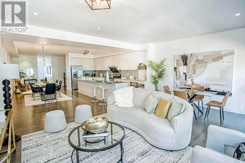 116 Lichfield Road, Markham (Unionville), ON - Indoor Photo Showing Living Room