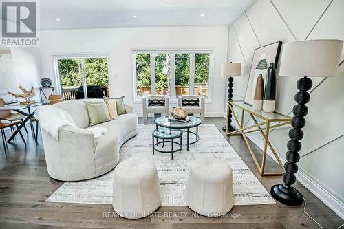 116 Lichfield Road, Markham (Unionville), ON - Indoor Photo Showing Living Room