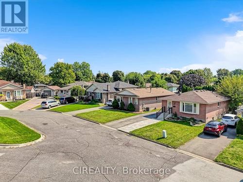 7734 Weyburn Circle, Niagara Falls, ON - Outdoor With Facade