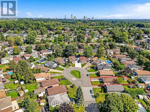 7734 Weyburn Circle, Niagara Falls, ON - Outdoor With View