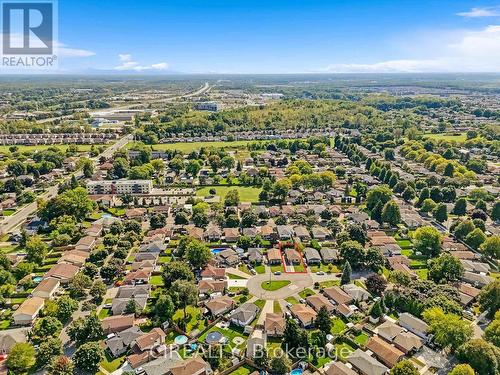 7734 Weyburn Circle, Niagara Falls, ON - Outdoor With View