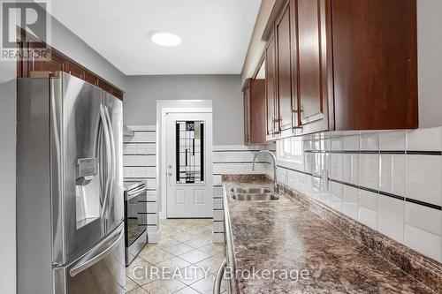 7734 Weyburn Circle, Niagara Falls, ON - Indoor Photo Showing Kitchen