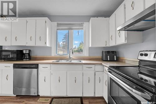 3515 Fairlight Drive, Saskatoon, SK - Indoor Photo Showing Kitchen With Double Sink