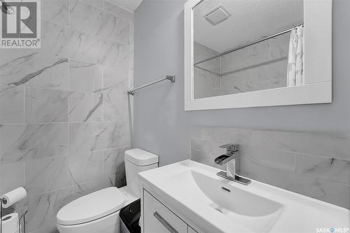 3515 Fairlight Drive, Saskatoon, SK - Indoor Photo Showing Bathroom