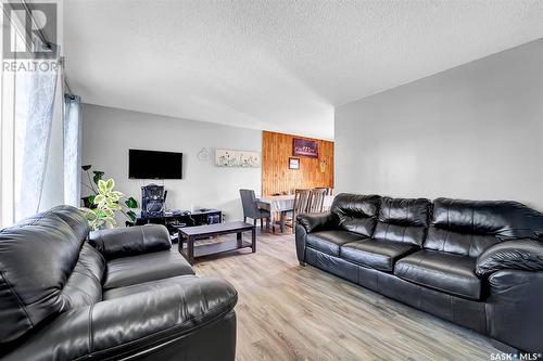 3515 Fairlight Drive, Saskatoon, SK - Indoor Photo Showing Living Room