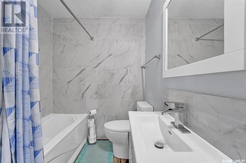 3515 Fairlight Drive, Saskatoon, SK - Indoor Photo Showing Bathroom