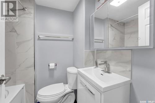 3515 Fairlight Drive, Saskatoon, SK - Indoor Photo Showing Bathroom