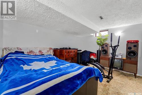 3515 Fairlight Drive, Saskatoon, SK - Indoor Photo Showing Bedroom