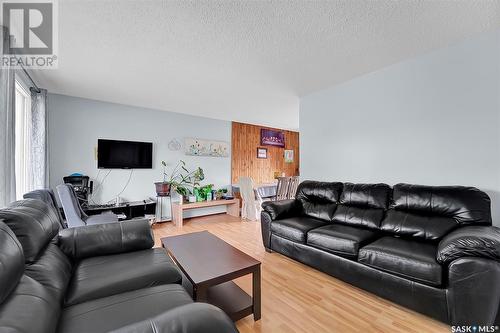 3515 Fairlight Drive, Saskatoon, SK - Indoor Photo Showing Living Room