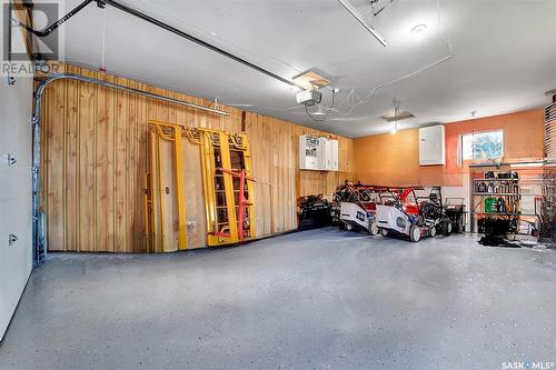 3515 Fairlight Drive, Saskatoon, SK - Indoor Photo Showing Garage