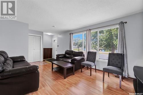 3515 Fairlight Drive, Saskatoon, SK - Indoor Photo Showing Living Room